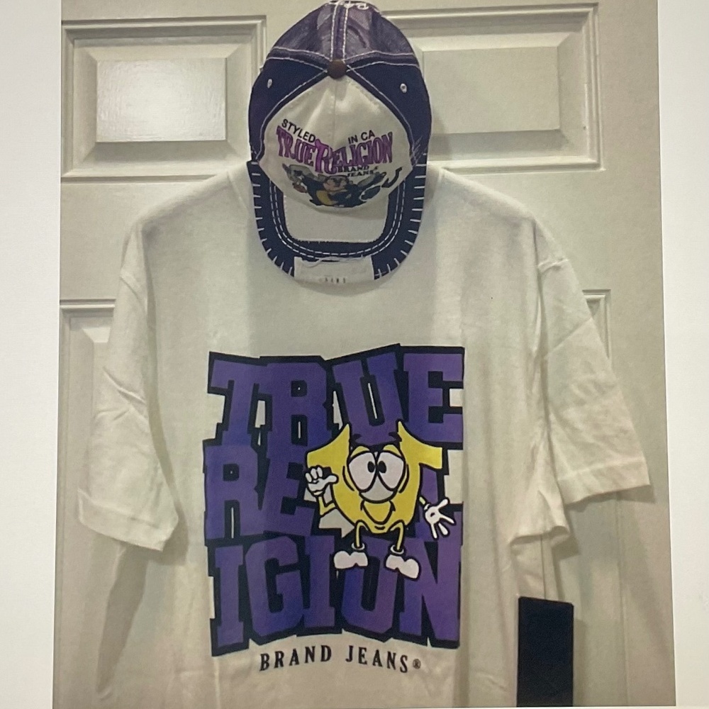 True religion SS Relaxed Ombre Shoey Size- L With True religion Buddha Hat.